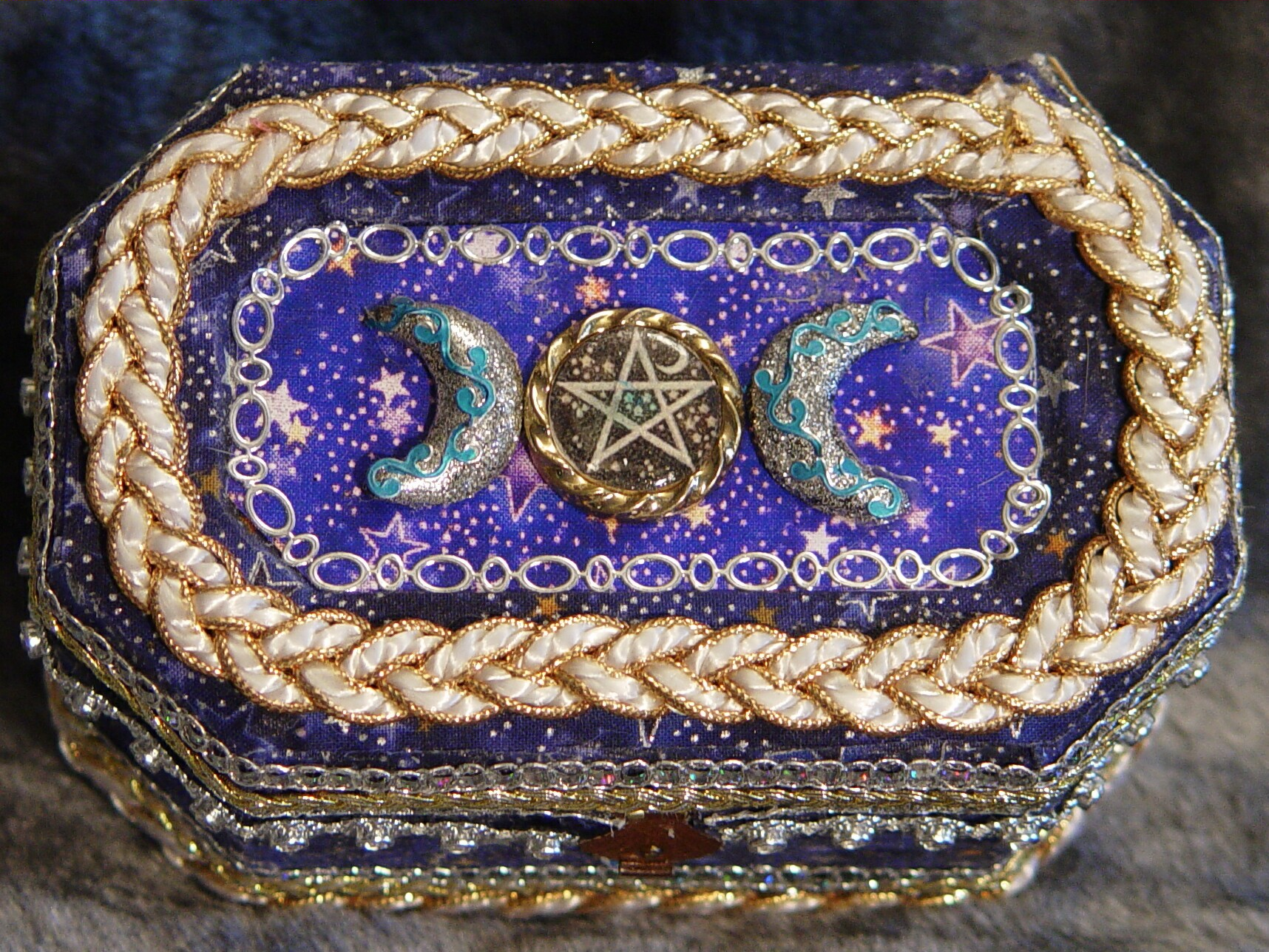 a 6 keepsake box moon and pentagram top